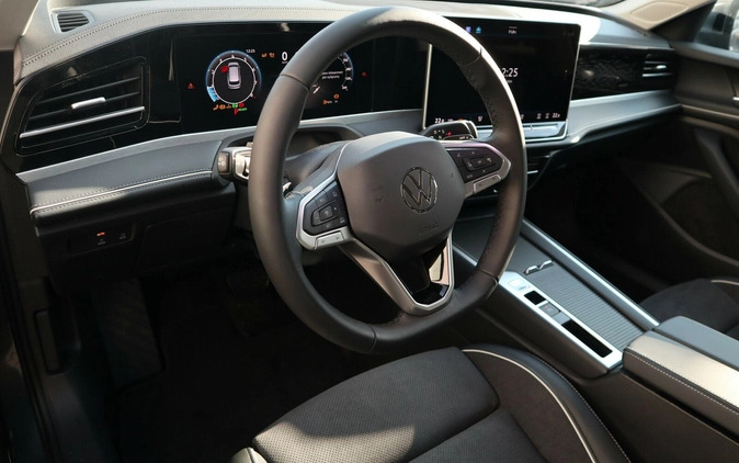 Volkswagen Passat cena 188190 przebieg: 8, rok produkcji 2024 z Olsztyn małe 301